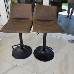​Set of 2 Modern Swivel Bar Stools – Adjustable Height (Rustic Brown)