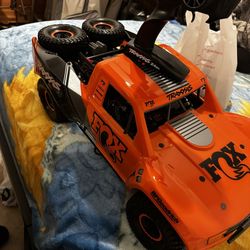 Traxxas Unlimited Fox Trophy Truck 