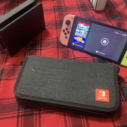 Selling a Nintendo Switch OLED in excellent condition