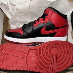Nike Air Jordan 1 Mid. Size(4)