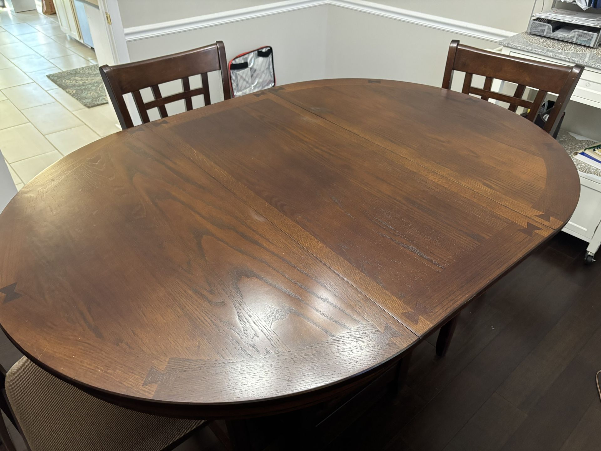Oak Pub Table With 4 Chairs.