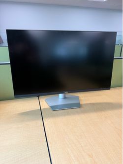 Dell 27" 4K UHD monitor (3840x2160) with IPS panel