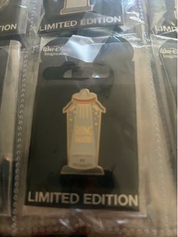 Flying Saucer WDI LE 300 Disney Pin