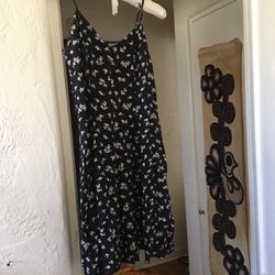 Adorable, Blk And White Roses Mini Dresss 