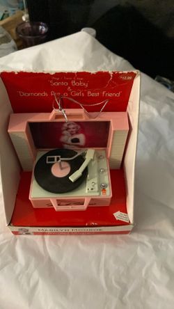 Maryilyn Monroe animated ornament with music and lights