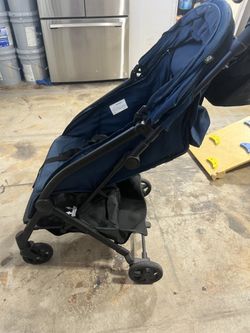 Mompush travel stroller