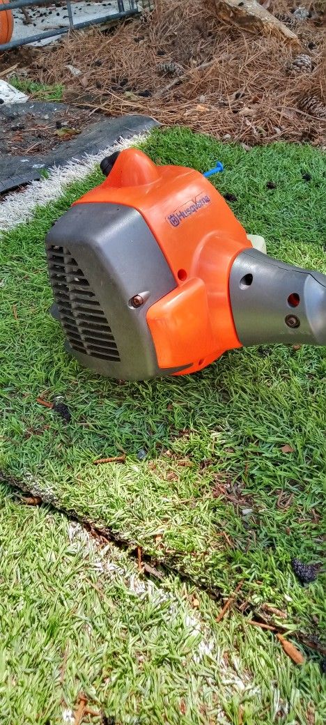 Husqvarna 128 C Bent Shaft Weed Eater New Condition Best Offer Deal Runs Perfect