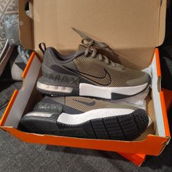 9.5 Nike Air Max Alpha Trainer 6