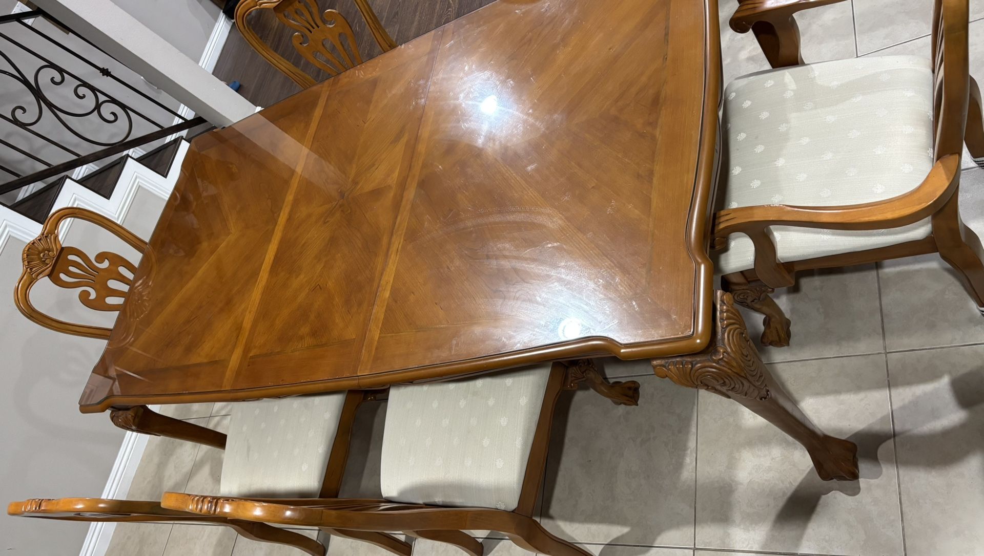 Dining table with 6 Chairs + glass plate For the Table