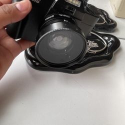 Canon EOS 700D DSLR camera with 18-55mm lens 