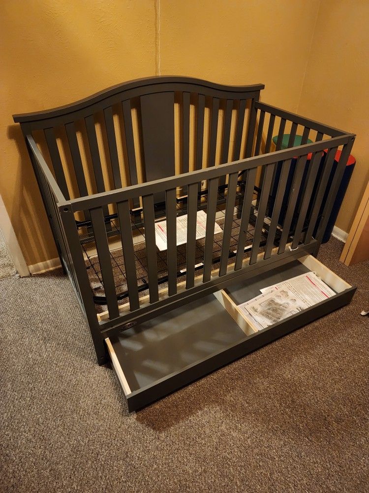 Graco 3 in 1 Baby Crib