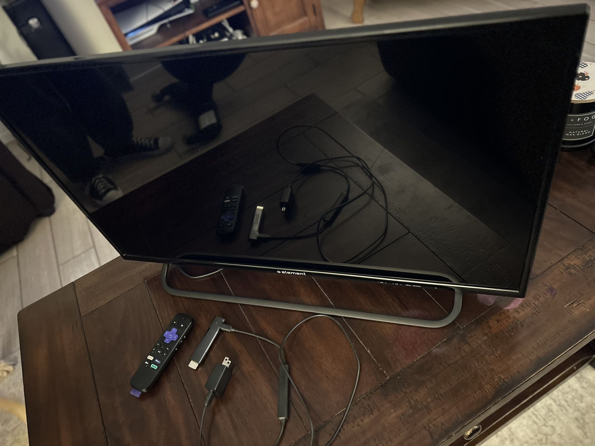 32 Inch Element Tv + Roku Streaming Stick+
