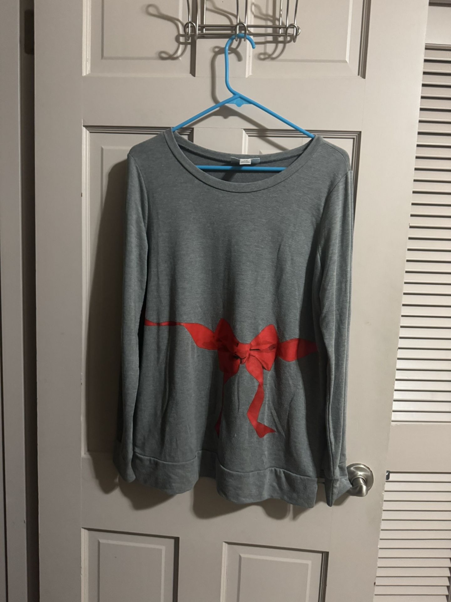 Womens Motherhood Maternity Long Sleeve Top Grey With Red Bow Size Med. 