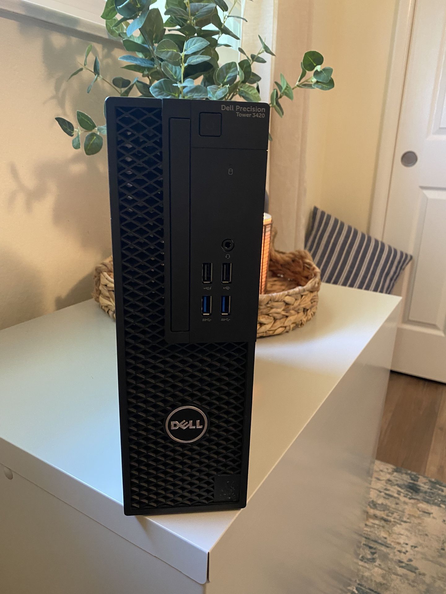 Dell Precision Tower with 1 TB NVME, 32 GB Ram, Hyperthreaded i7 