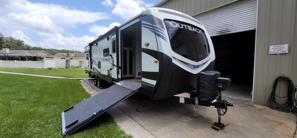 2021 KEYSTONE OUTBACK 324CG TOY HAULER