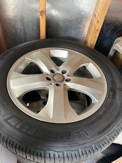 Mercedes-Benz Alloy Wheel with Michelin  Tires