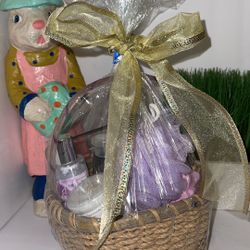 Easter 🐣 Is Coming We Got Your Sweat pea Lilac Basket Ready
