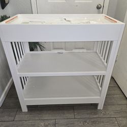 Graco Teddi Changing Table with Water-Resistant Changing Pad (White)