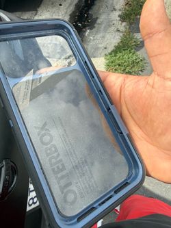 I phone 17 pro max otter box