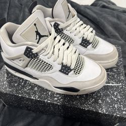 Air Jordan 4 Retro Military Black