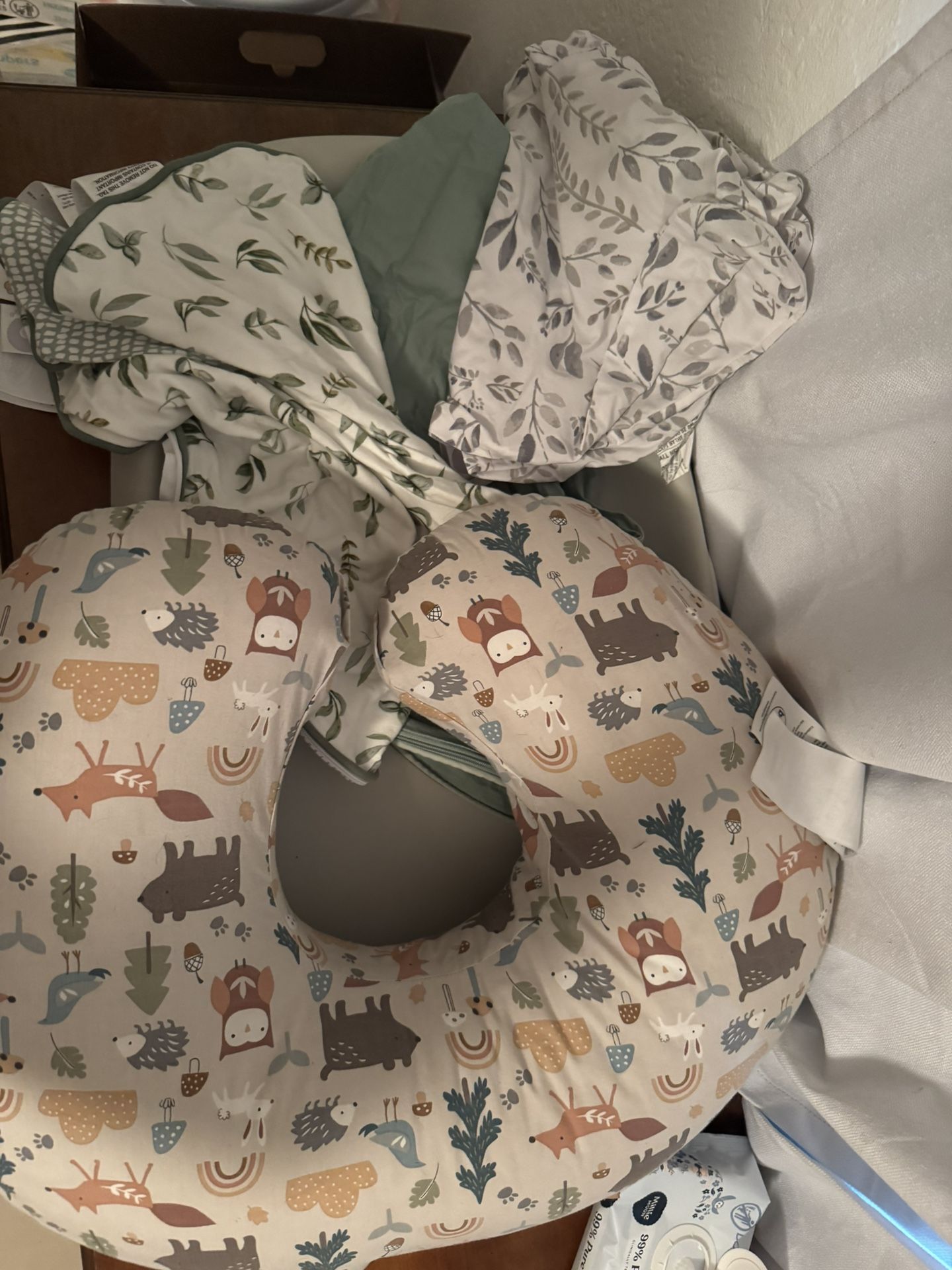 Boppy With 4 Covers