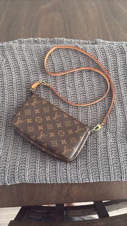 LV Pochette