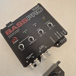 MASSIVE AUDIO DIGITAL BASS PROCESSOR WITH 9V LINEDRIVE OUTPUT