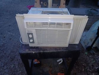 Midea air conditioner unit