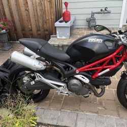 2009 Ducati 696