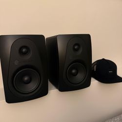 Bocinas de estudio Sterling MX5 (par) – $100