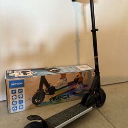 Jetson Omega Kids electric Scooter - Like New