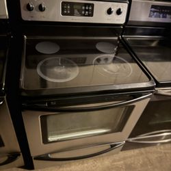 Frigidaire Stove / Electric Oven Range