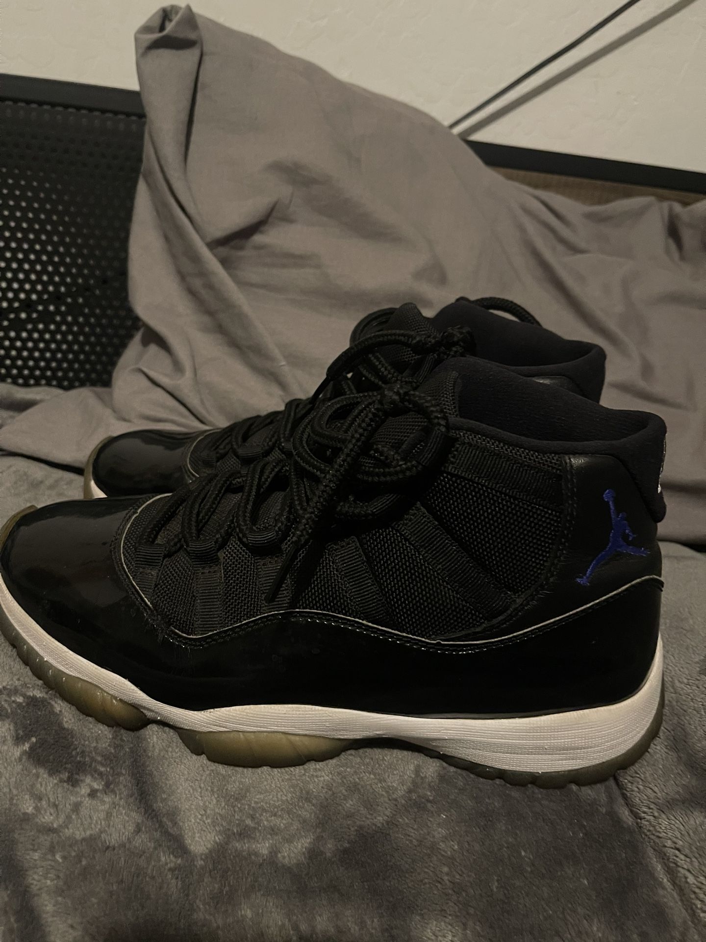 Jordan 11 Space Jams size 9.5