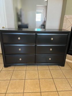 Dresser solid wood, 6 big drawers, works perfectly, Good condition