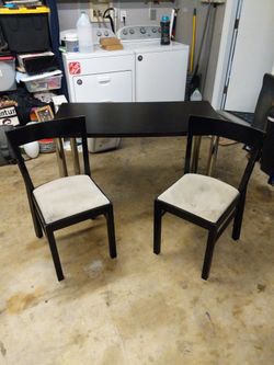 Desk/table and chairs