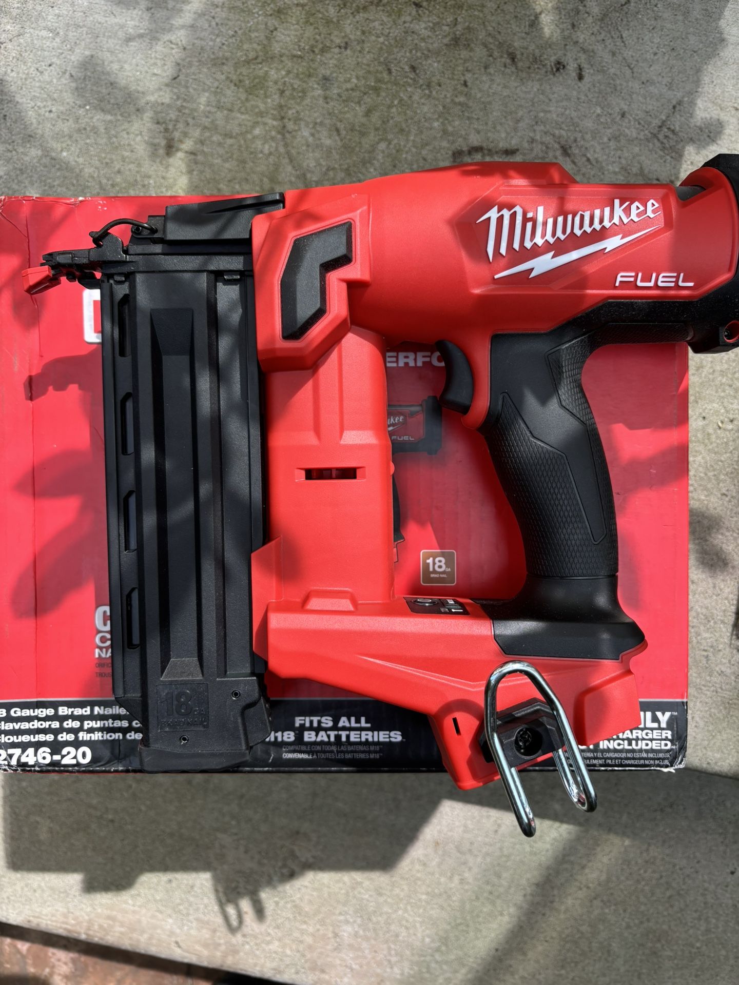 Milwaukee 18 Ga Brad Nailer