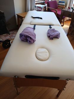 Massage table all included