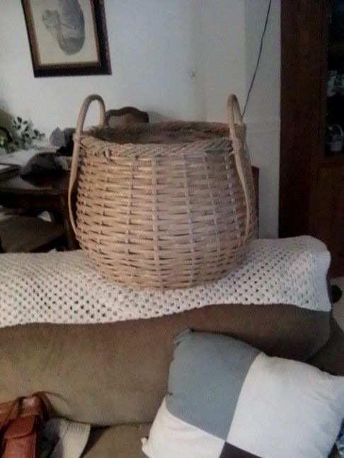 2handle Wicker Basket. 35..00