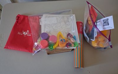 Kids small toys/trinkets
