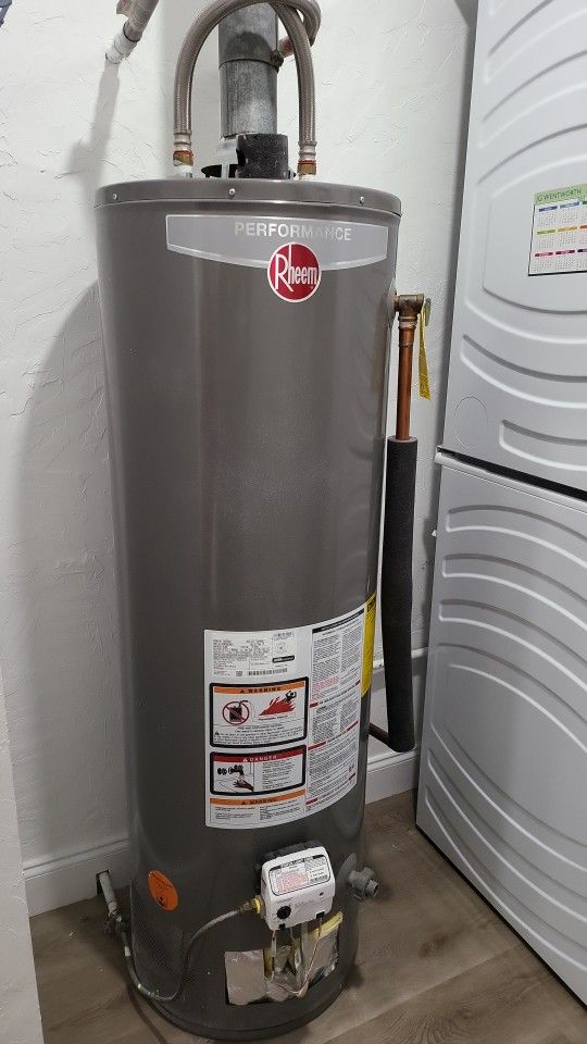 RHEEM Gas water heater 40 gallons