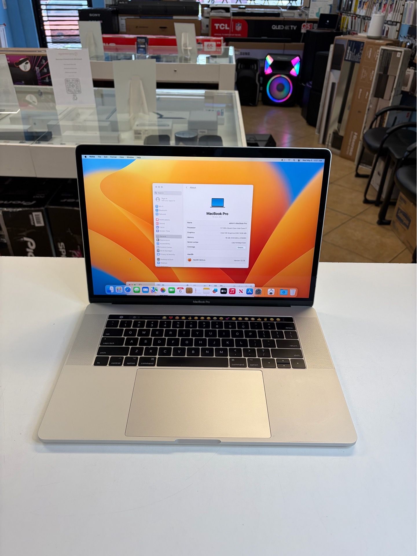 MacBook Pro 15inch Touchbar i7-16-1tb with Final Cut & Logic Pro X