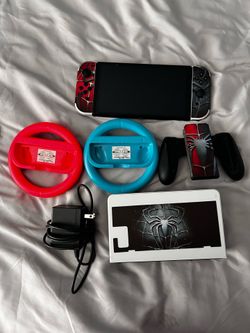 Nintendo switch 2 only used 2 turns on no scratches no dents works really great