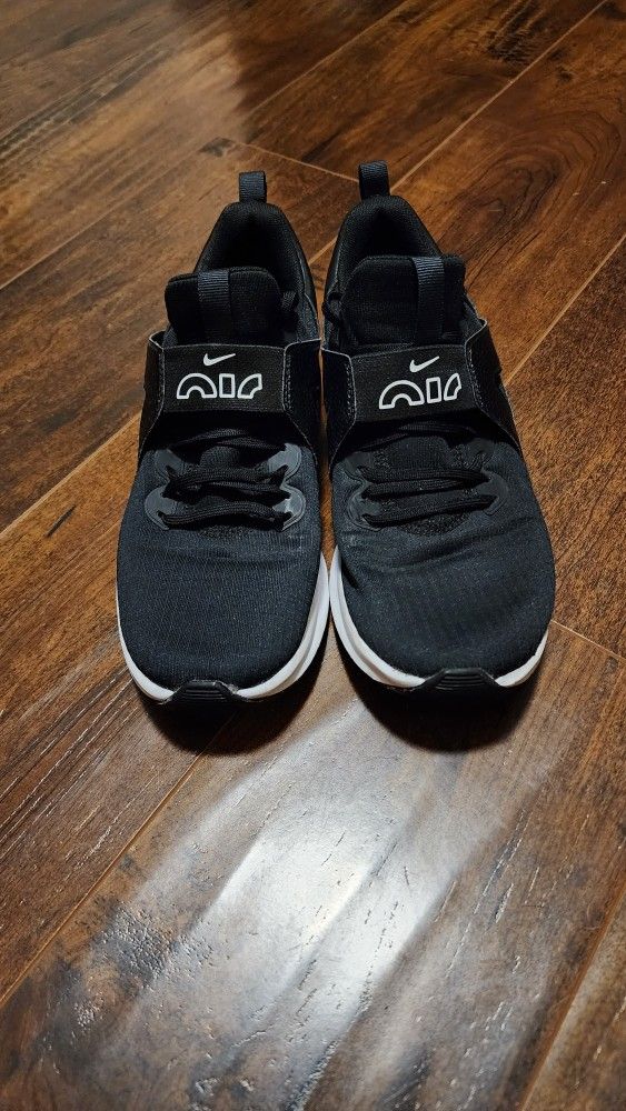 Nike Air Athletic Shoes Women Size 7.5 Like New! for Sale in San Antonio, TX OfferUp