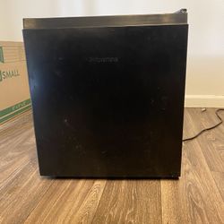 Hisense Mini Refrigerator/Freezer