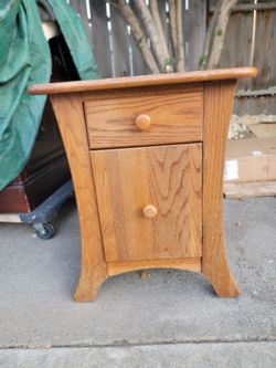 Solid Oak End Table/Night Stand