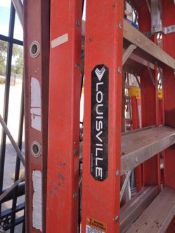 Great condition 14ft Louisville Aframe ladder