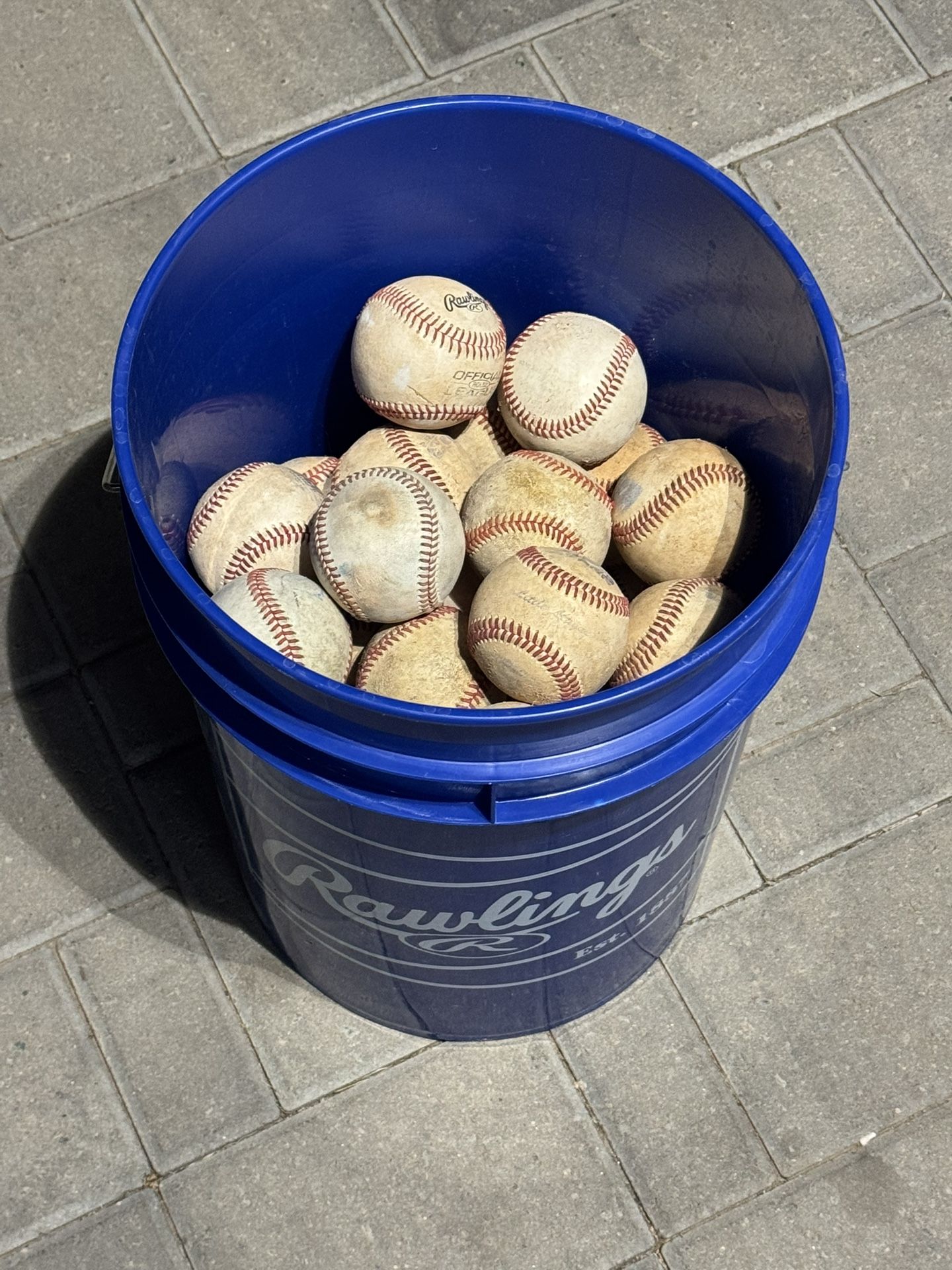 Rawlings Bucket With 50 Baseballs