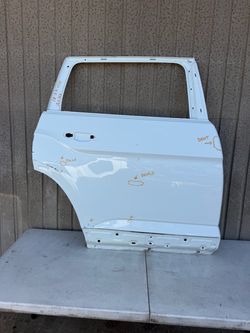 VOLKSWAGEN ATLAS 2018 2019 2020 2021 2022 2023 Rear door shell right passenger side RH USED OEM