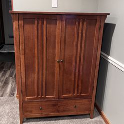 Chest/Armoire
