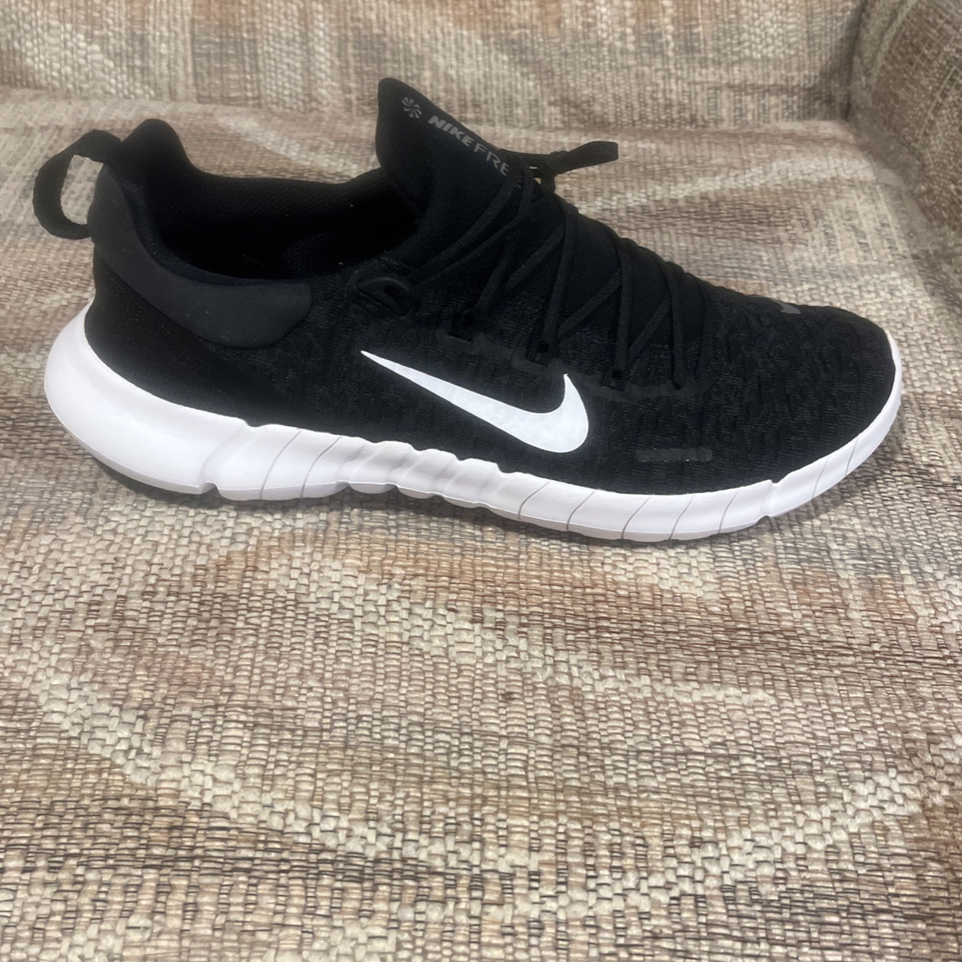 NIKE Free 5.0 Black and White Sale in East Meadow, OfferUp